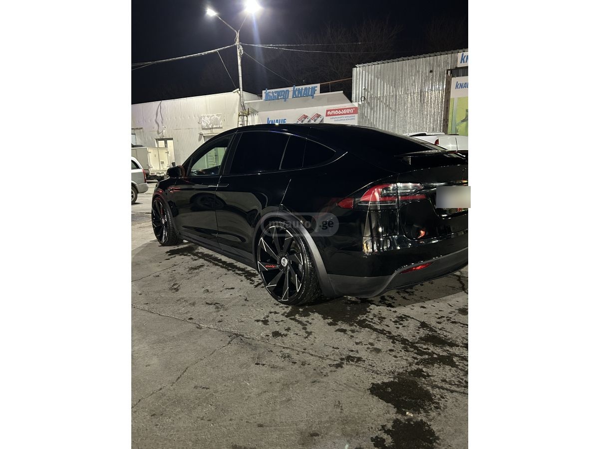 Tesla Model X - фото 8