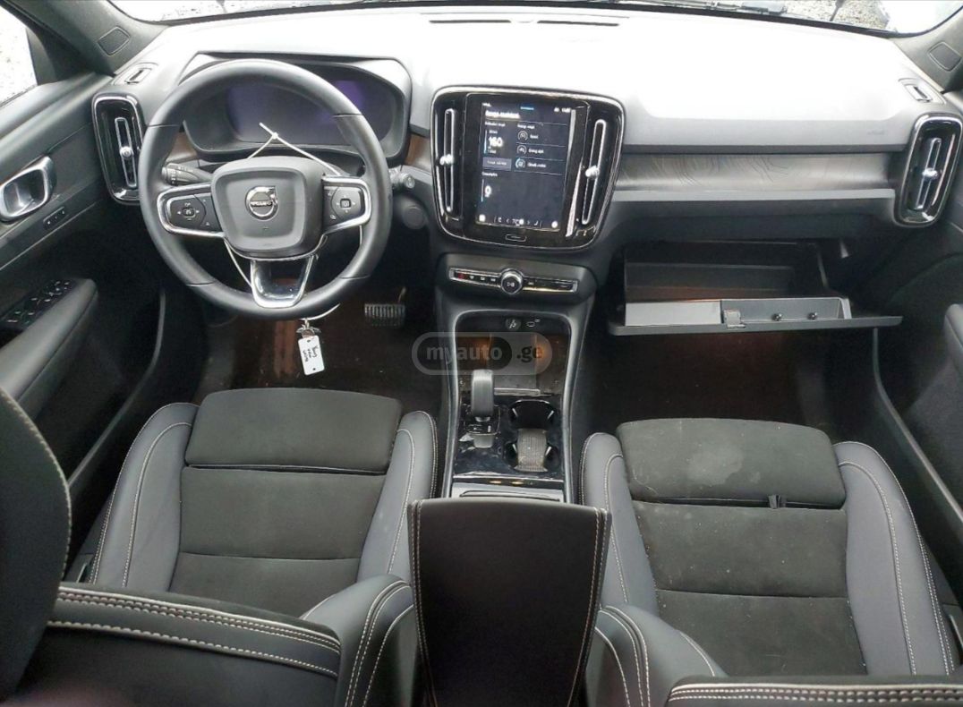 Volvo XC 40 - фото 2