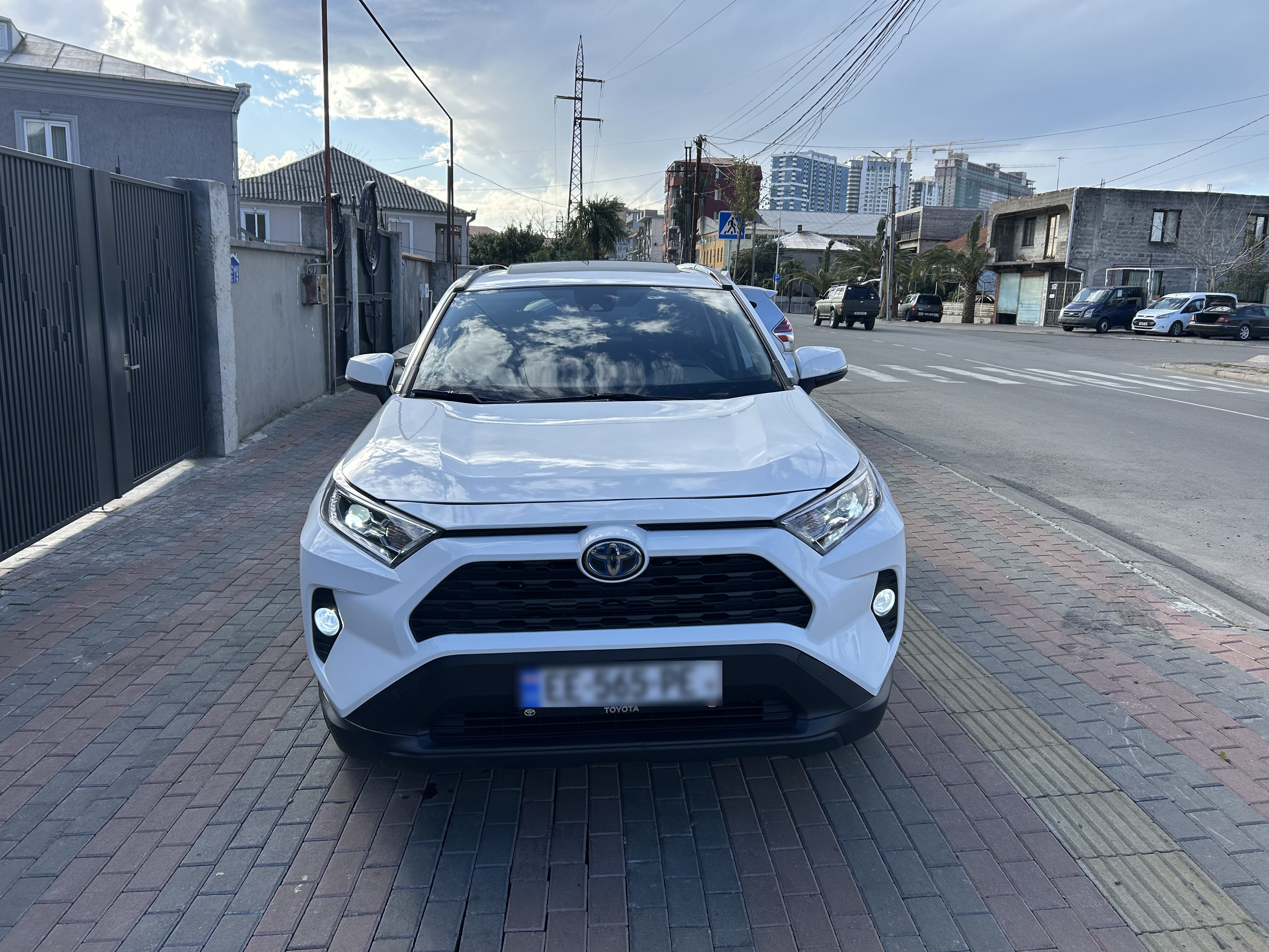 Toyota RAV 4 - фото 1