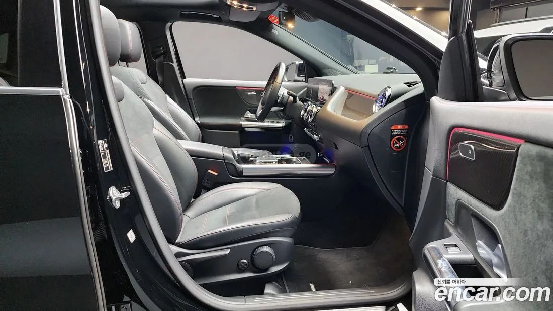 Mercedes-Benz GLA 45 AMG 2022 — миниатюра 10