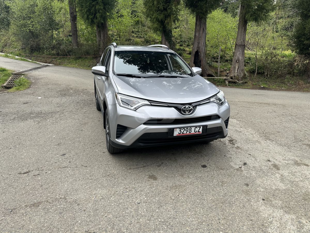 Toyota RAV 4 - фото 1