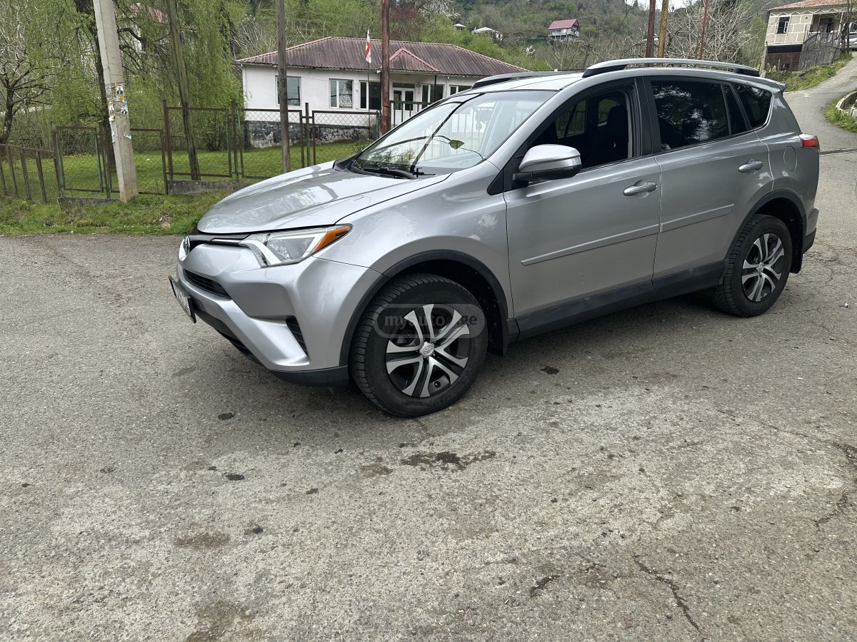 Toyota RAV 4 - фото 2