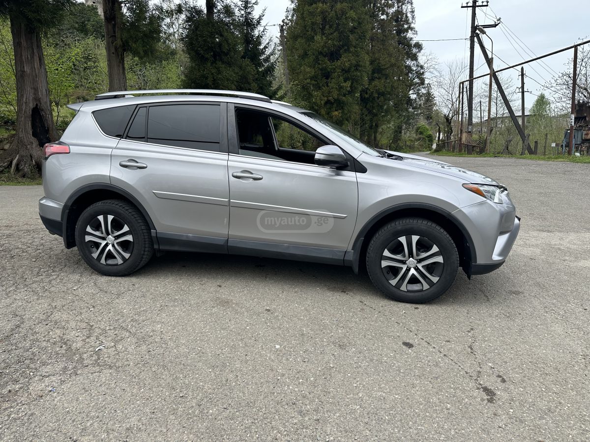 Toyota RAV 4 - фото 3