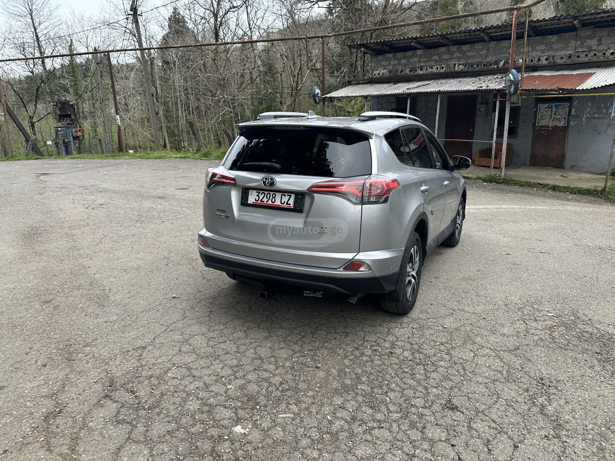 Toyota RAV 4 - фото 4