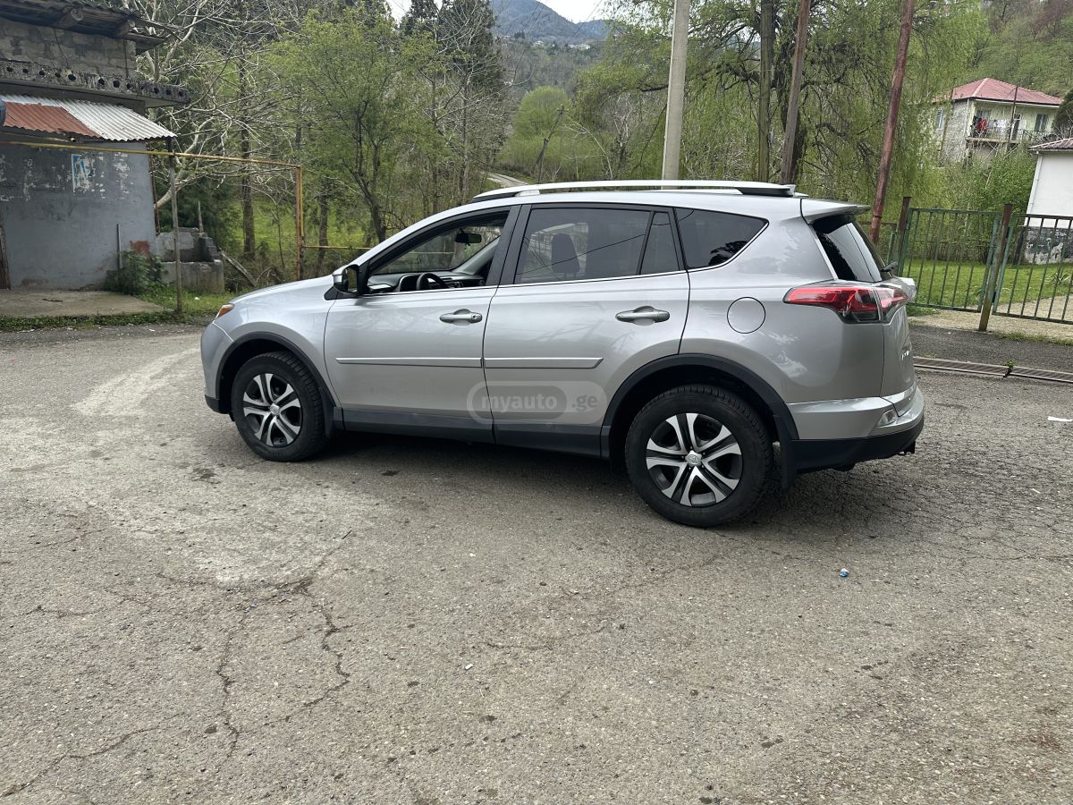 Toyota RAV 4 - фото 5