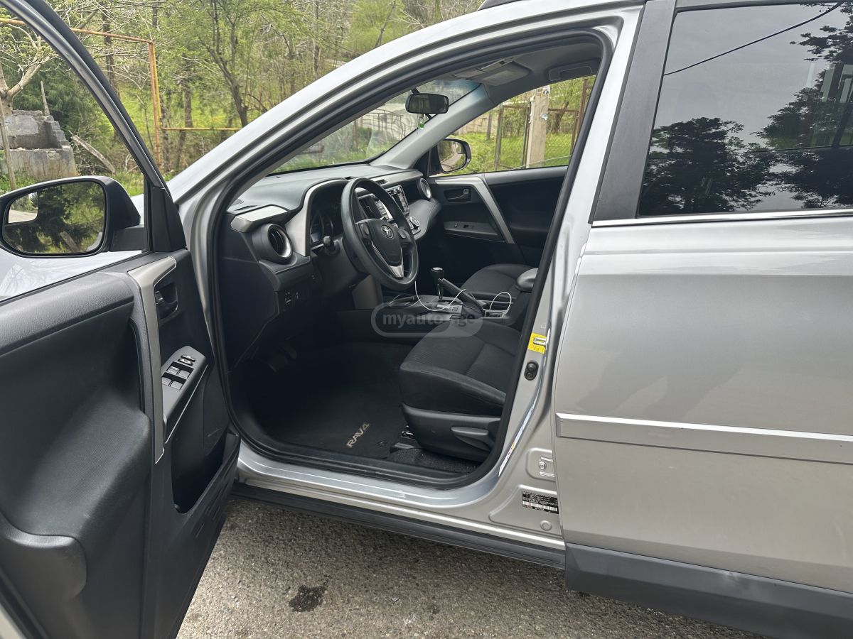 Toyota RAV 4 - фото 8