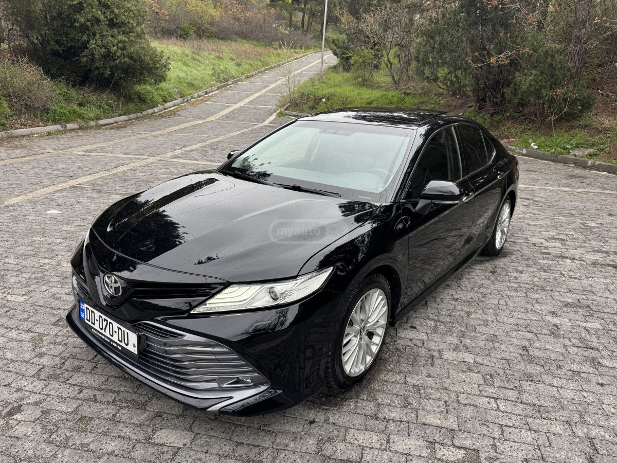 Toyota Camry - фото 2