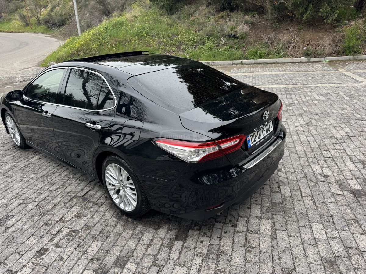 Toyota Camry - фото 3