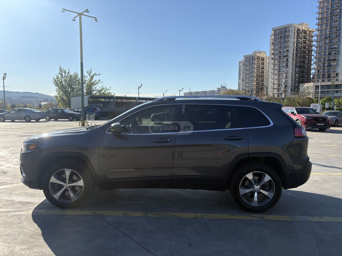 Jeep Cherokee - фото 4