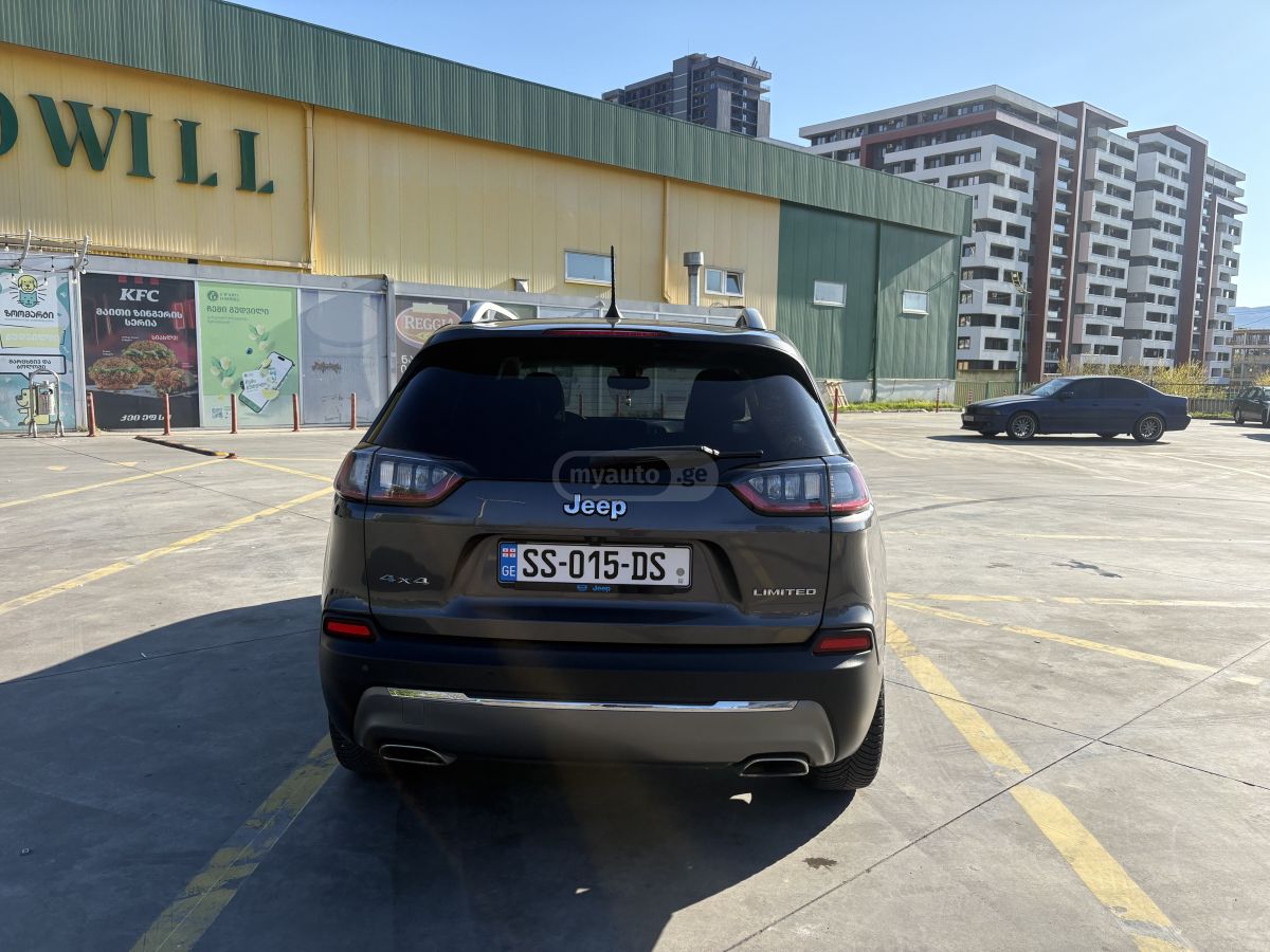 Jeep Cherokee - фото 6