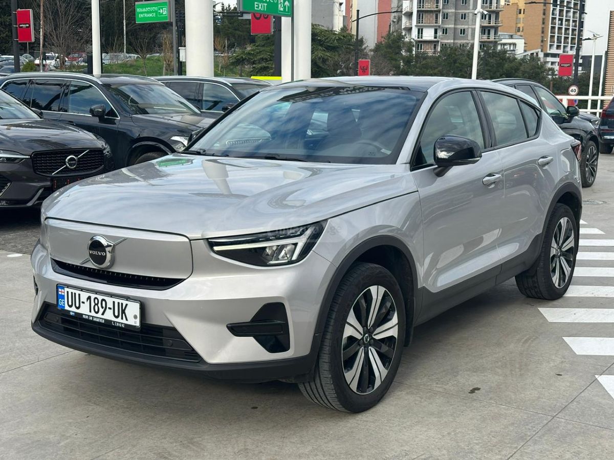 Volvo EC40 - фото 1