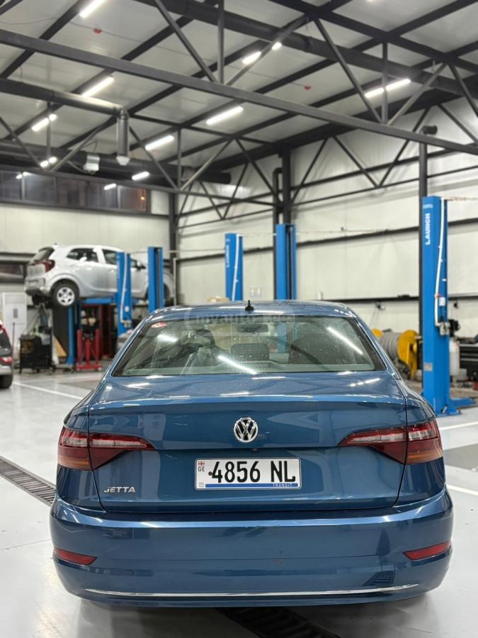 Volkswagen Jetta - фото 4