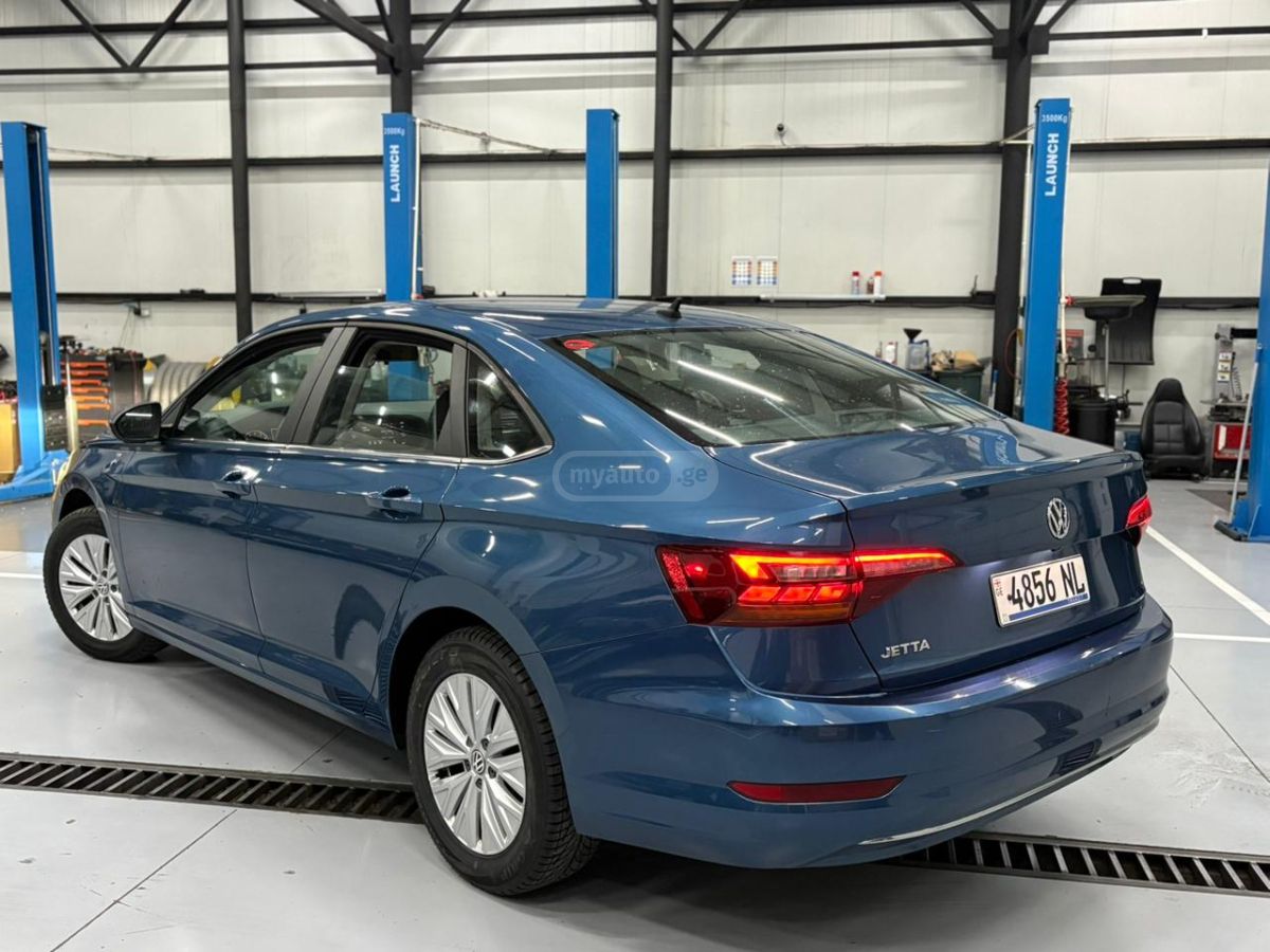 Volkswagen Jetta - фото 6
