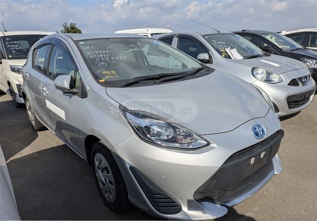 Toyota Aqua - фото 1