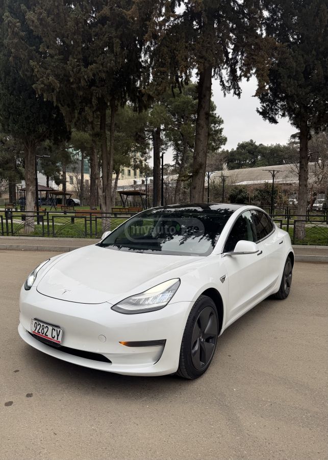 Tesla Model 3 - фото 1
