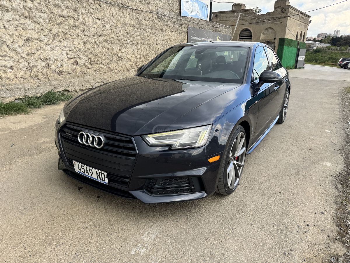 Audi A4 - фото 1