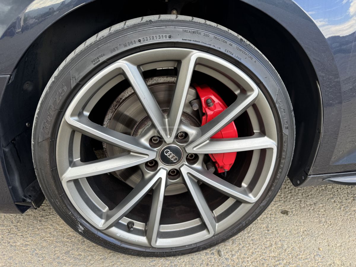 Audi A4 - фото 14