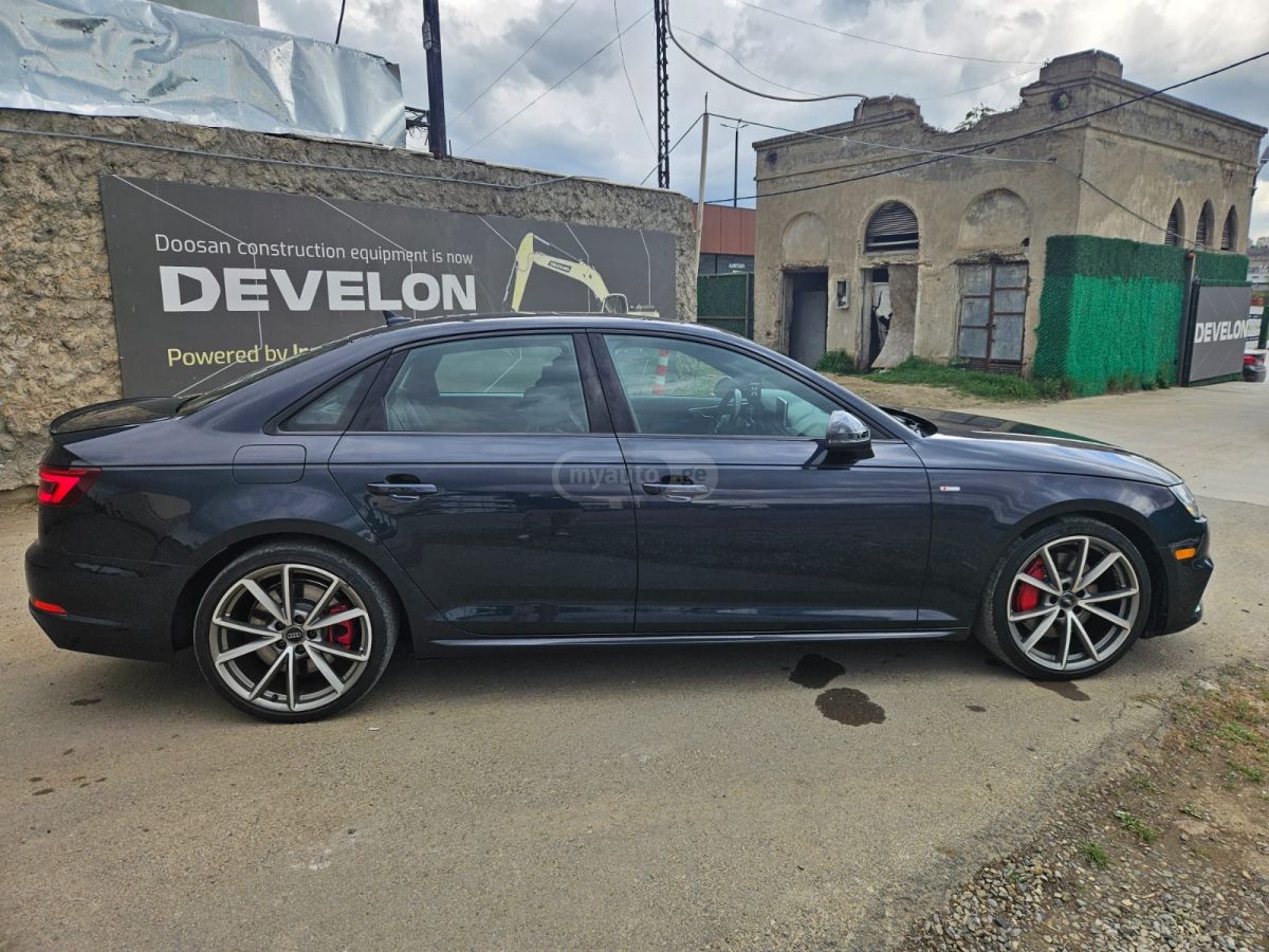 Audi A4 - фото 5
