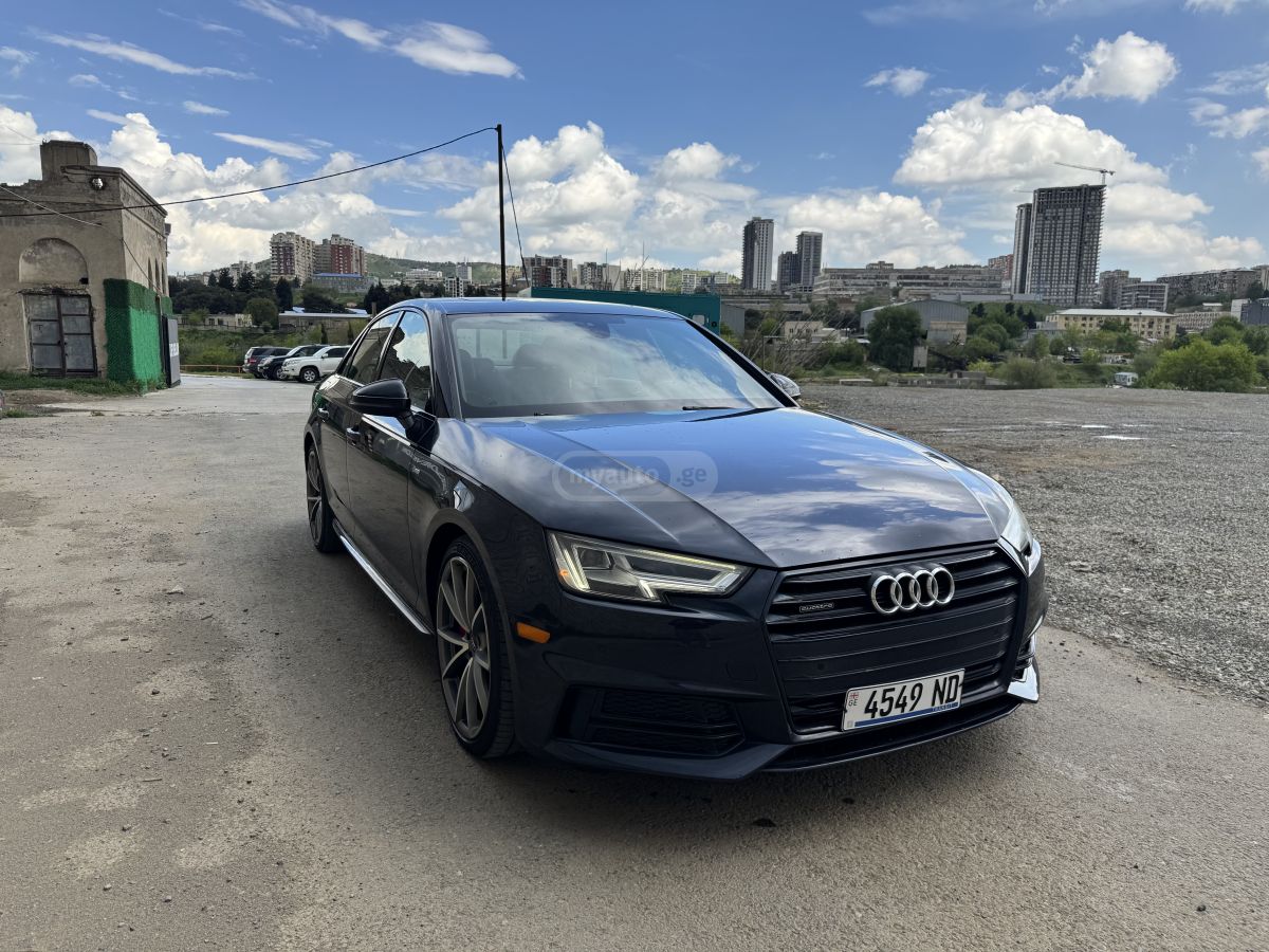 Audi A4 - фото 6