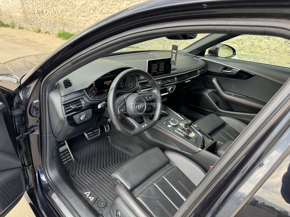 Audi A4 - фото 7