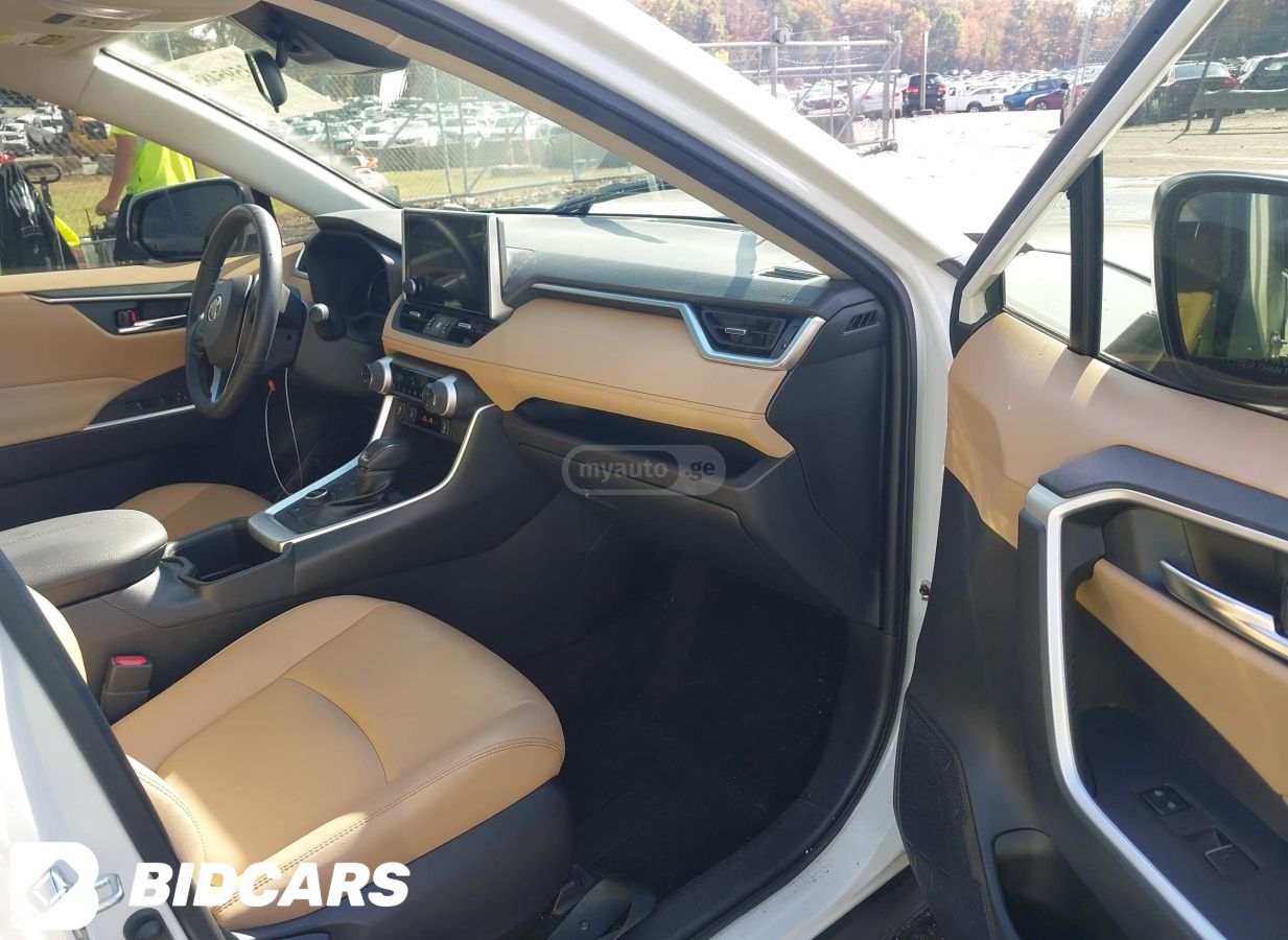 Toyota XLE Premium 4dr All-Wheel Driv — миниатюра 5