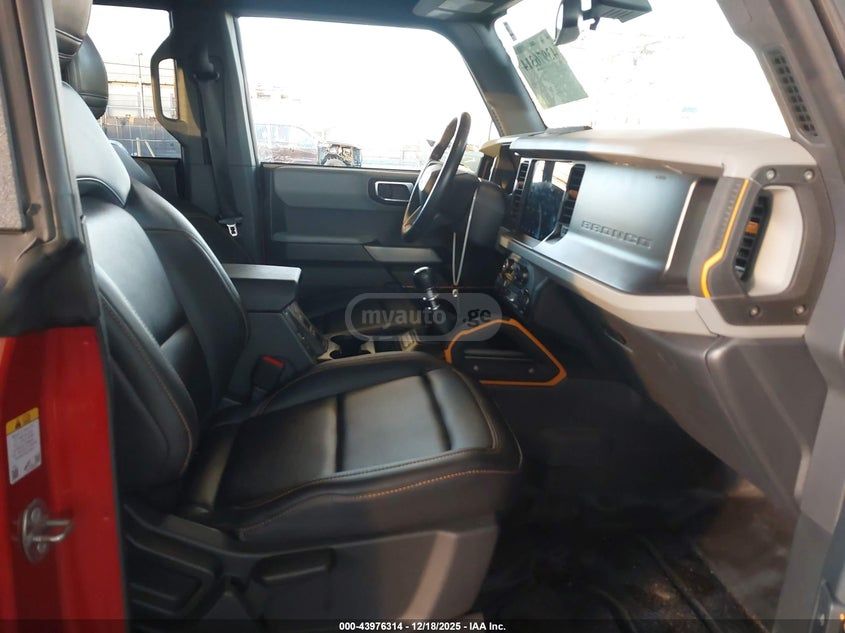 Ford Badlands 4dr 4x4 Manual — миниатюра 5