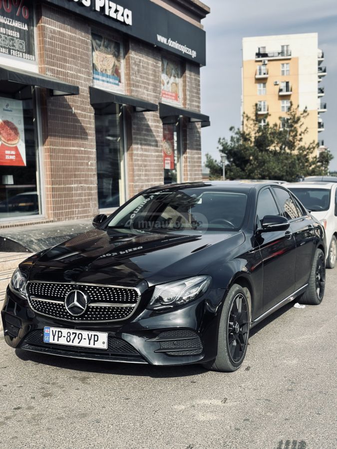 Mercedes-Benz E 220 - фото 1