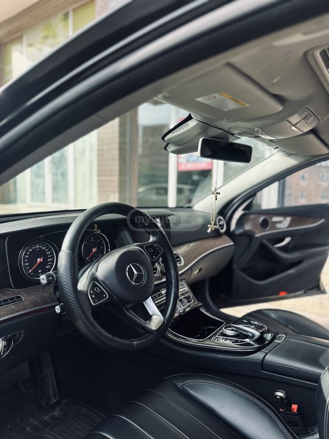 Mercedes-Benz E 220 - фото 3