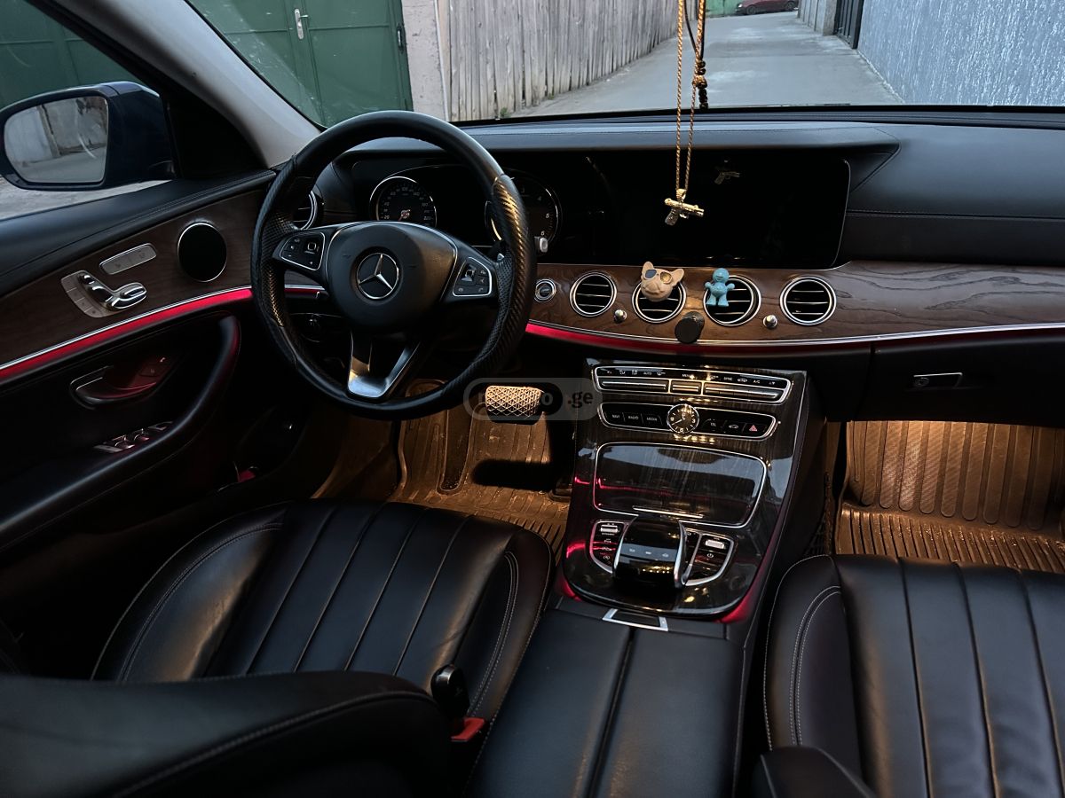 Mercedes-Benz E 220 - фото 8