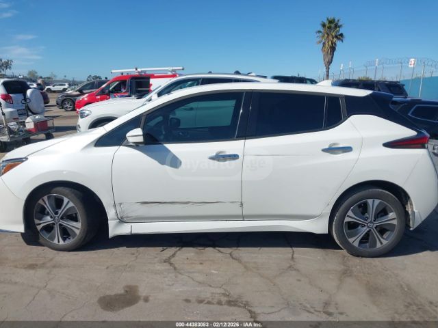 Nissan SV PLUS 4dr Hatchback Automati — миниатюра 12