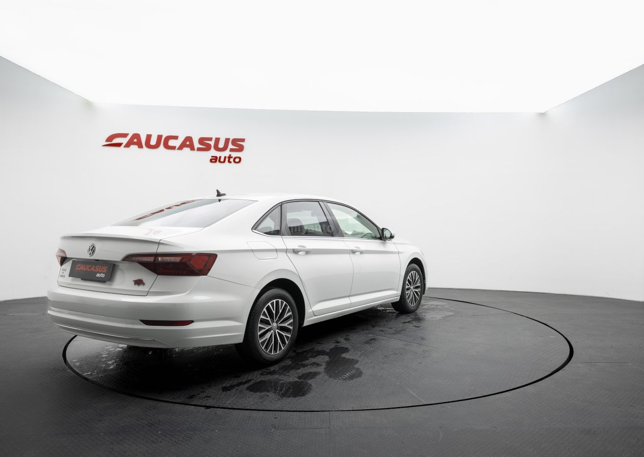 Volkswagen Jetta - фото 4