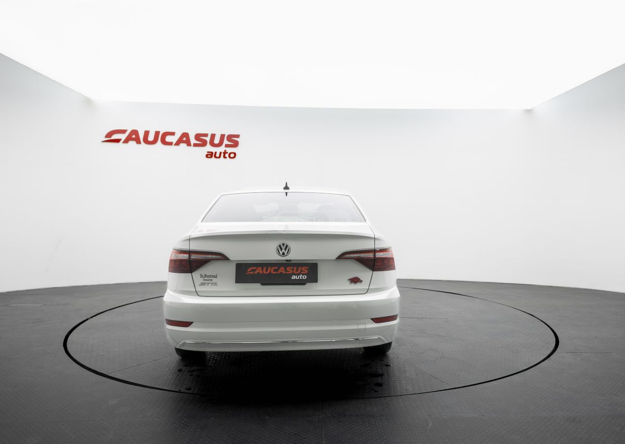 Volkswagen Jetta - фото 5