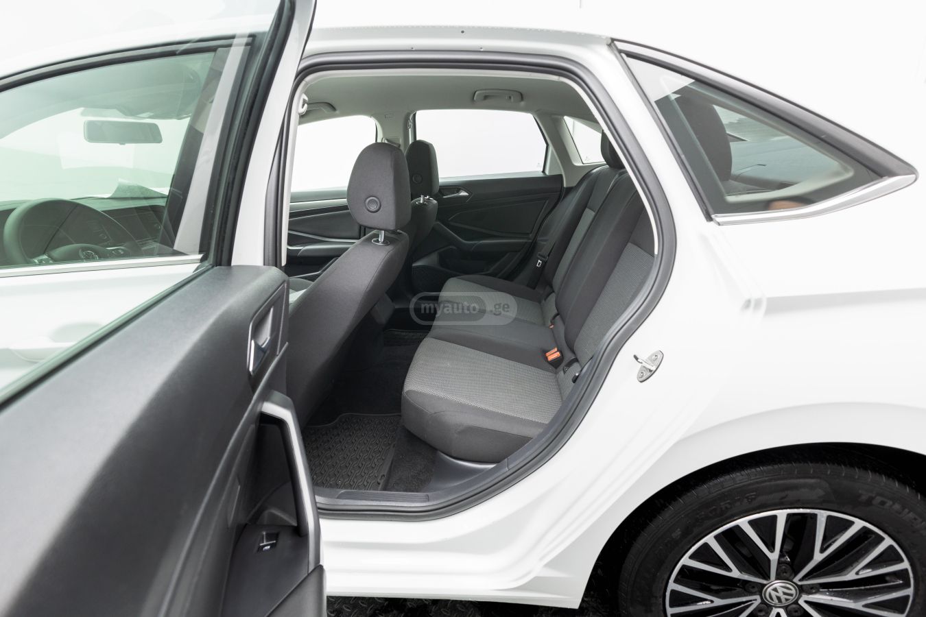 Volkswagen Jetta - фото 7