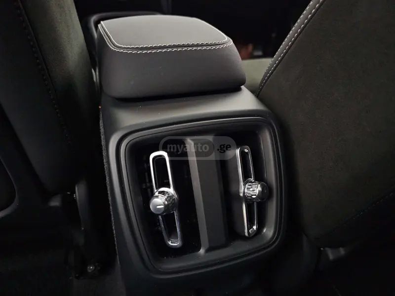 Volvo XC 40 2024 — миниатюра 9