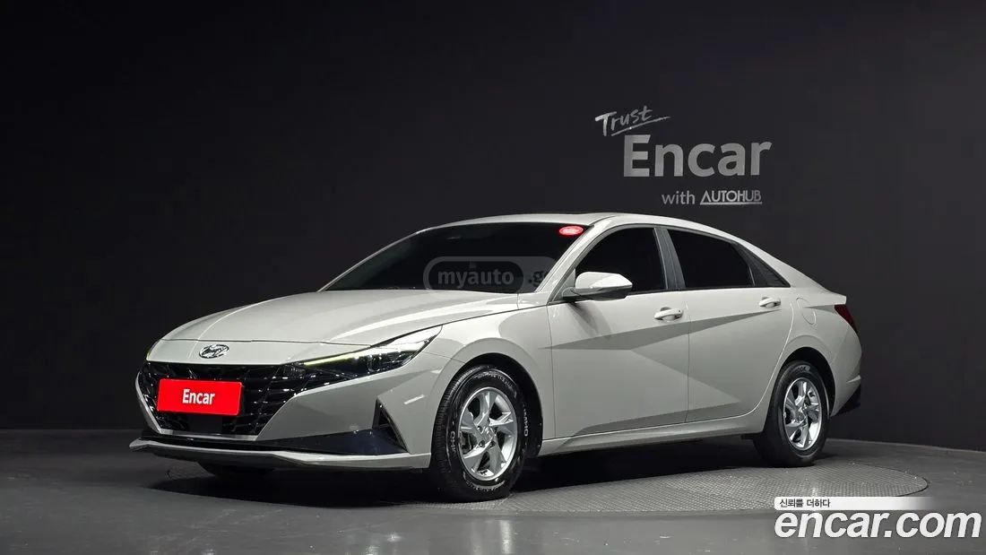 Hyundai Elantra - фото 1