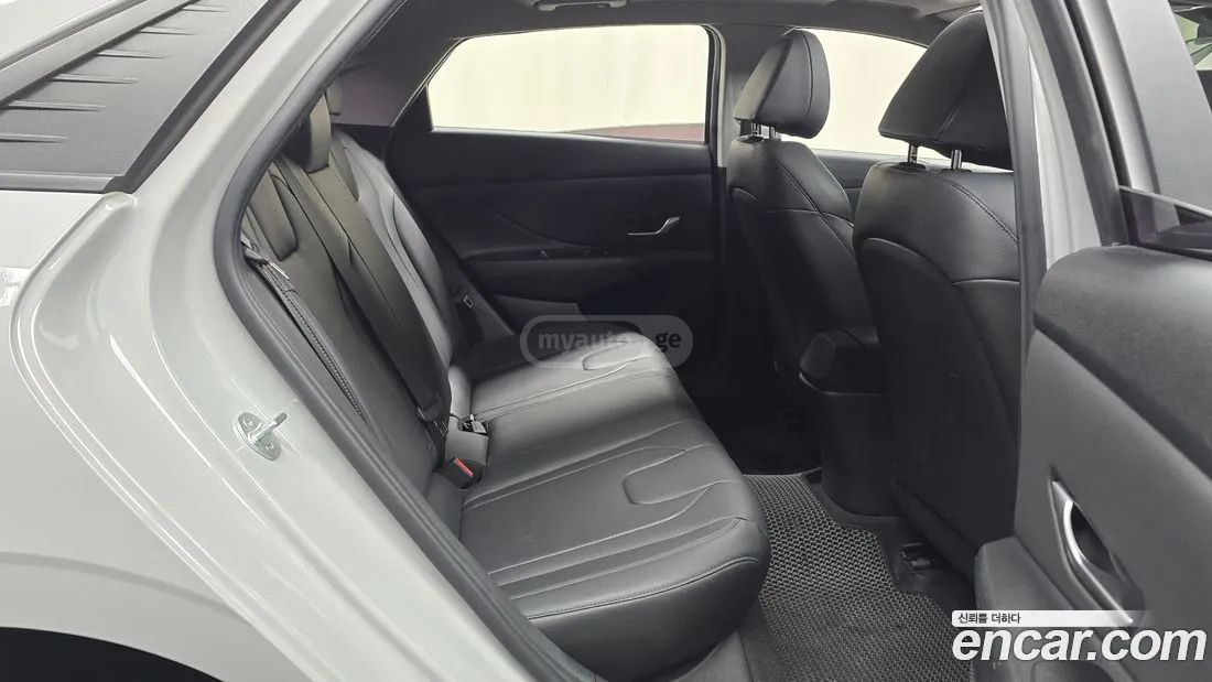 Hyundai Elantra - фото 12