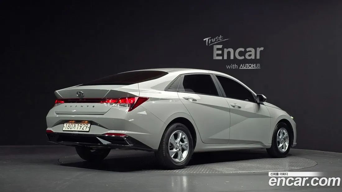Hyundai Elantra - фото 2
