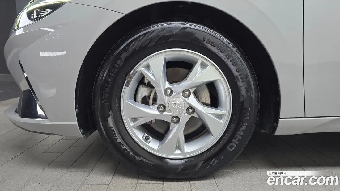 Hyundai Elantra - фото 5