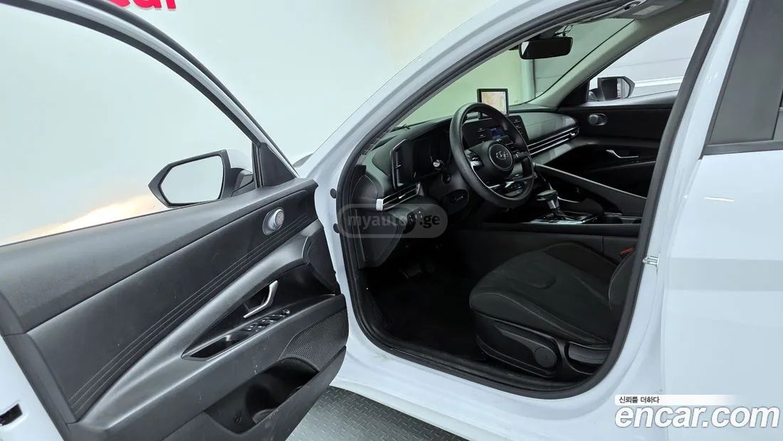 Hyundai Elantra - фото 10