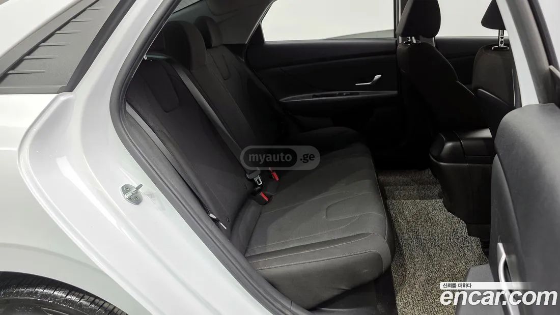 Hyundai Elantra - фото 12