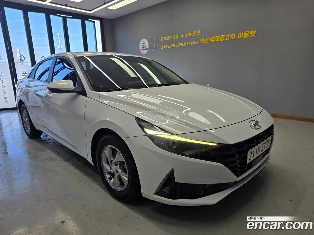 Hyundai Elantra - фото 1