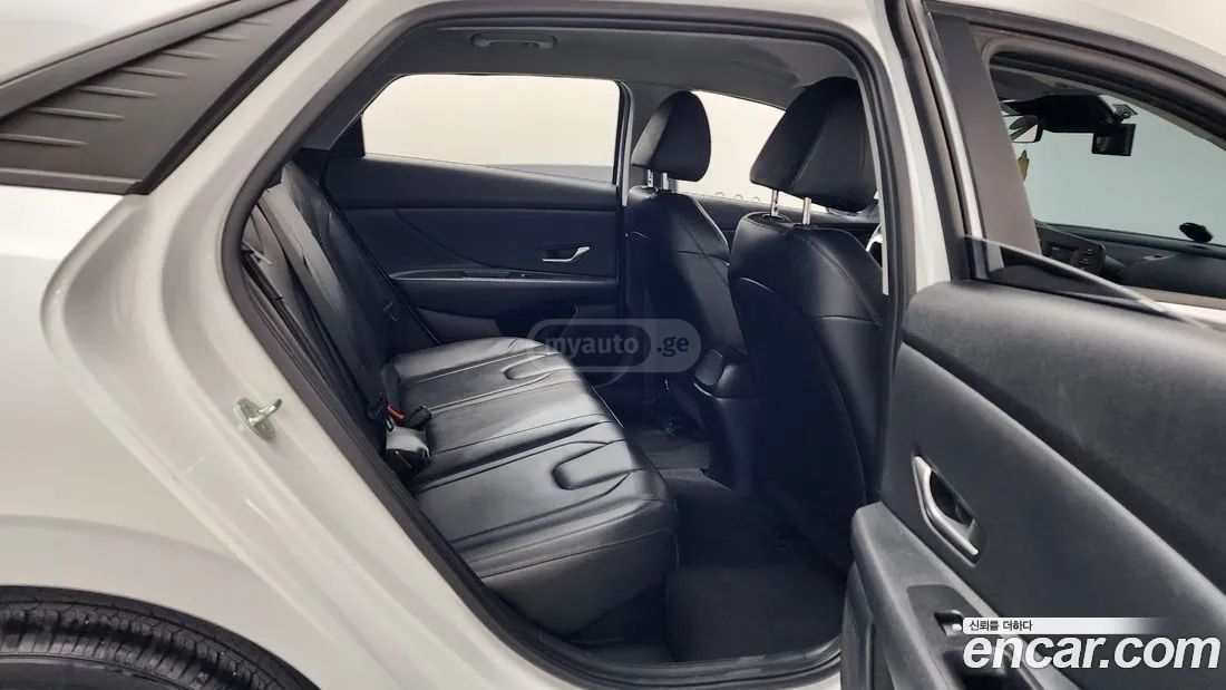 Hyundai Elantra - фото 12