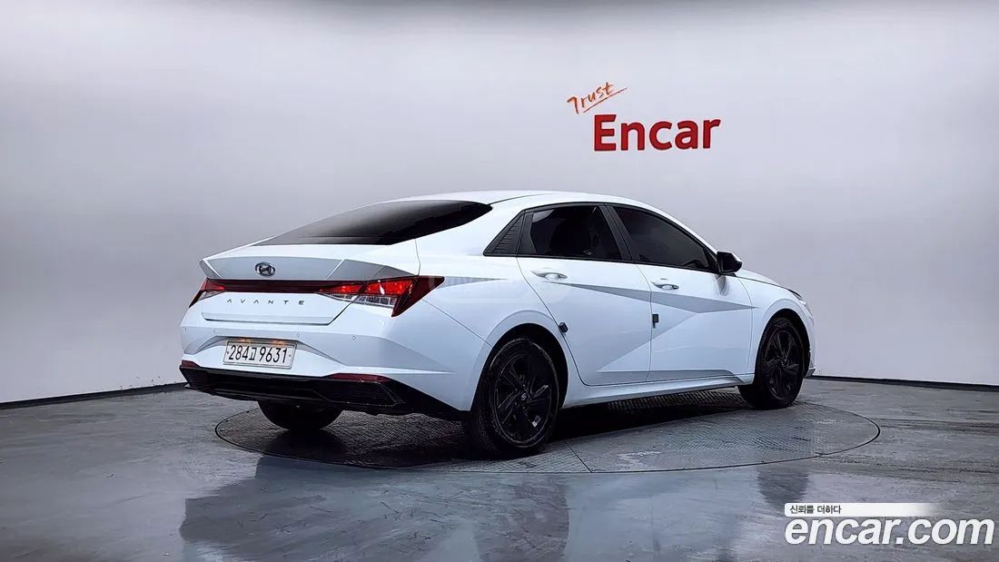 Hyundai Elantra - фото 2