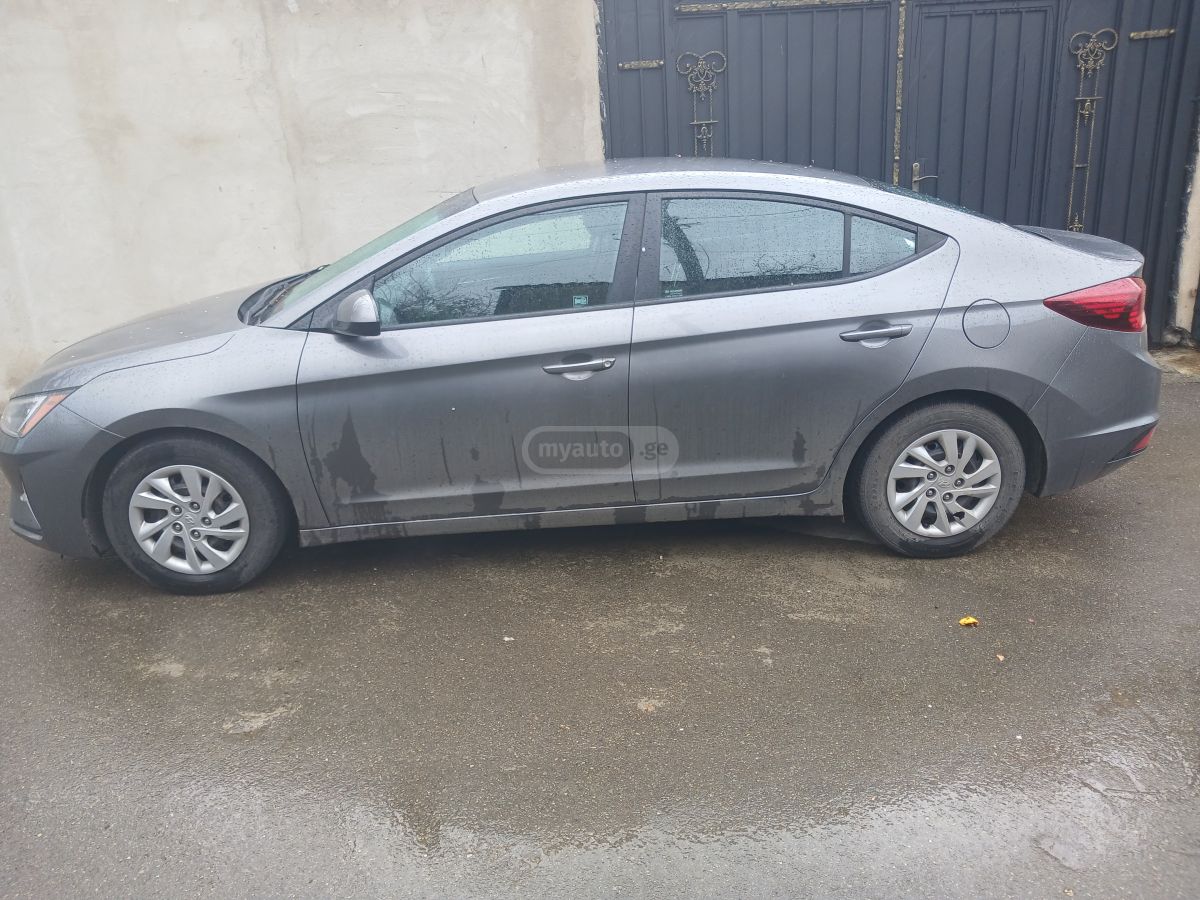 Hyundai Elantra - фото 2