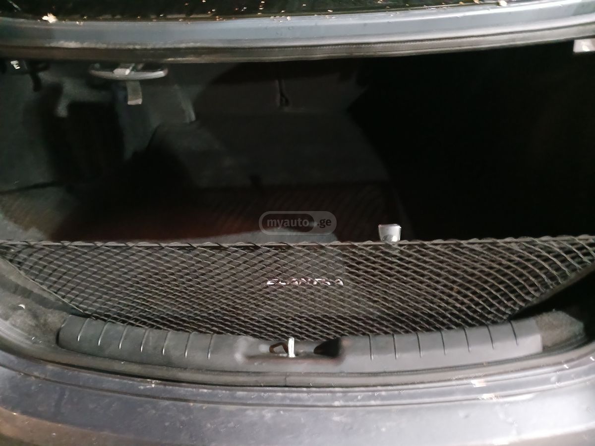 Hyundai Elantra - фото 7