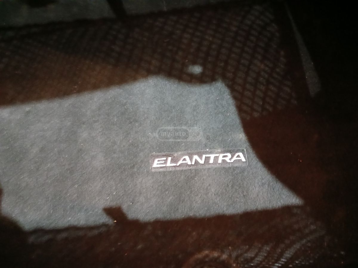 Hyundai Elantra - фото 8