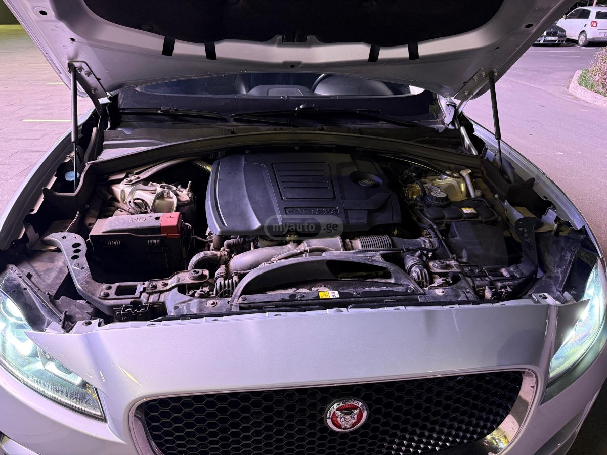 Jaguar F-Pace - фото 10