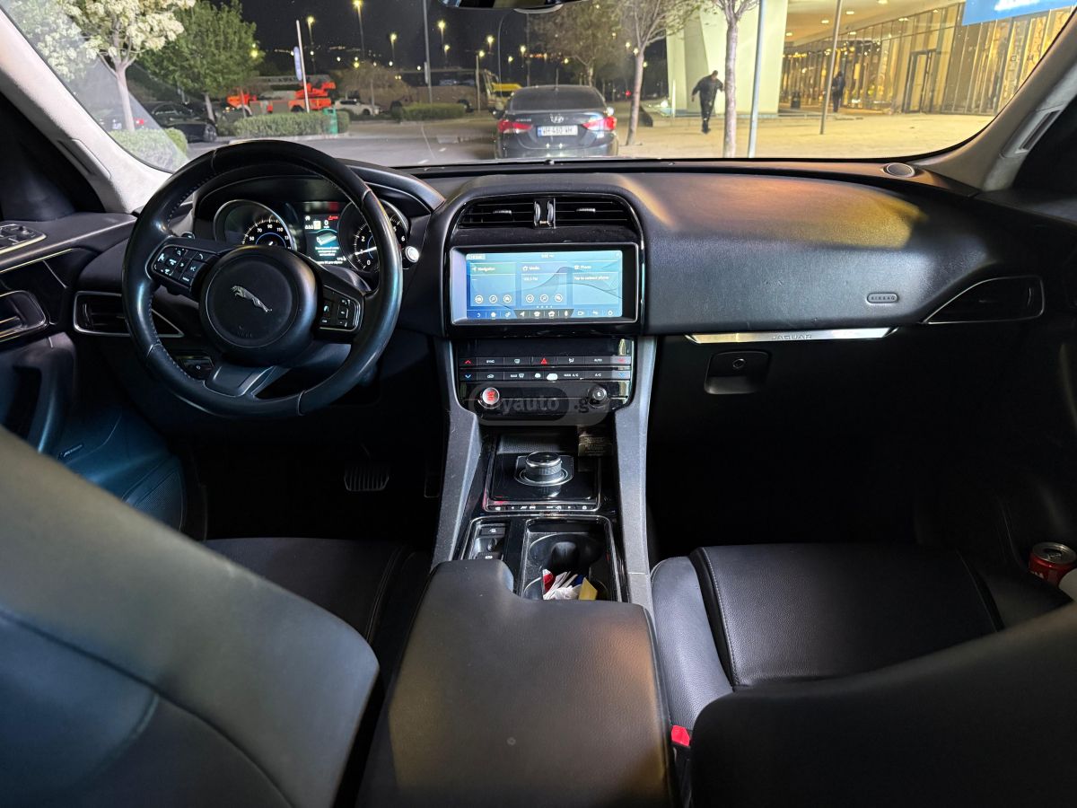Jaguar F-Pace - фото 5