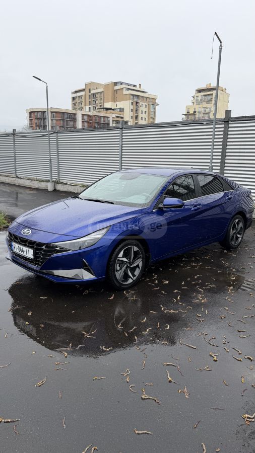 Hyundai Elantra - фото 1