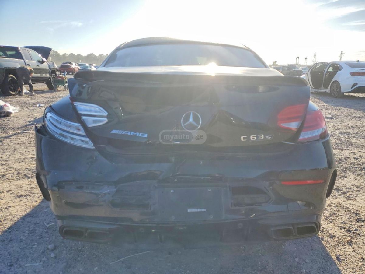Mercedes-Benz C 63 AMG - фото 5